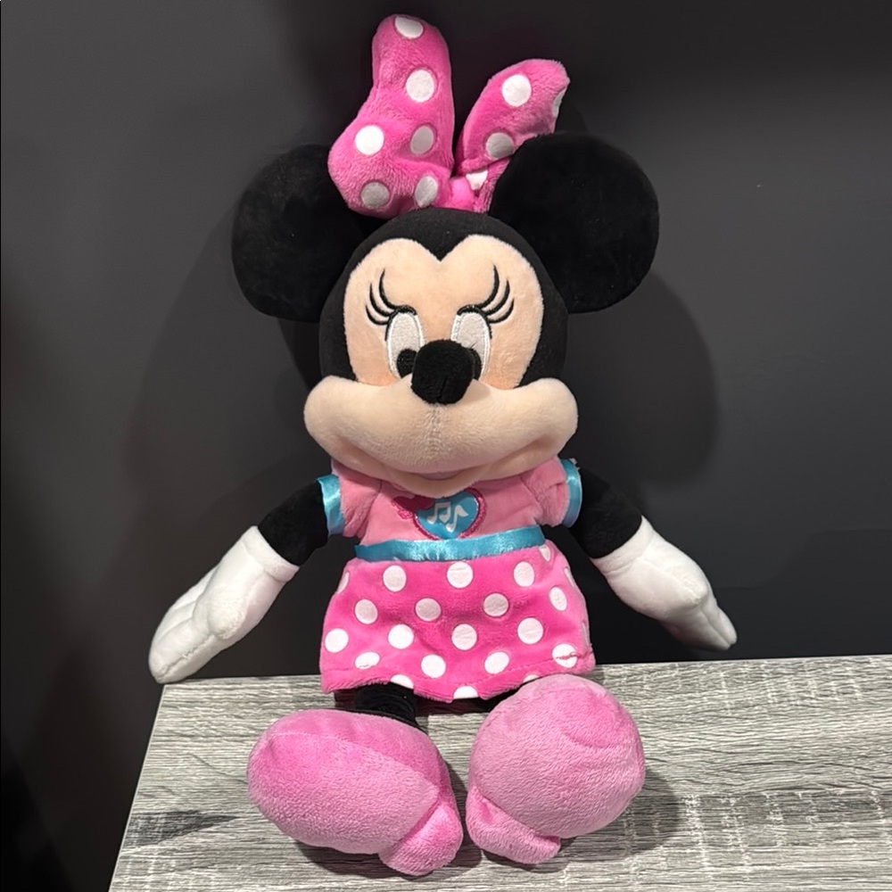 Disney Junior: Singing Fun Minnie - Singing Minnie Plush Toy